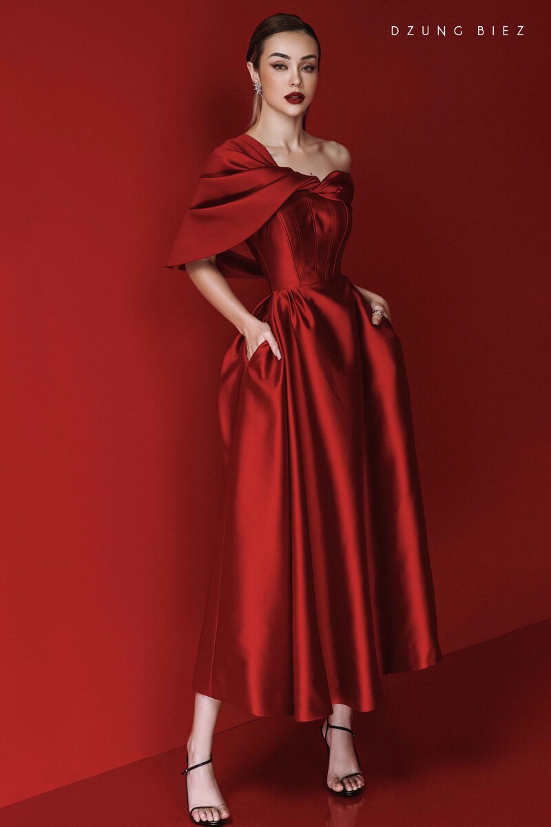 Váy dạ hội xẻ tà cao cấp màu đỏ sang trọng và quyến rũ