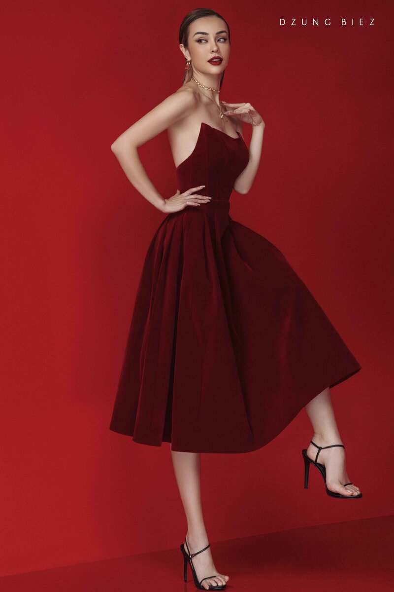 Đầm Mary - Đầm nhung tuyết màu đỏ đô quý phái – Helen Boutique