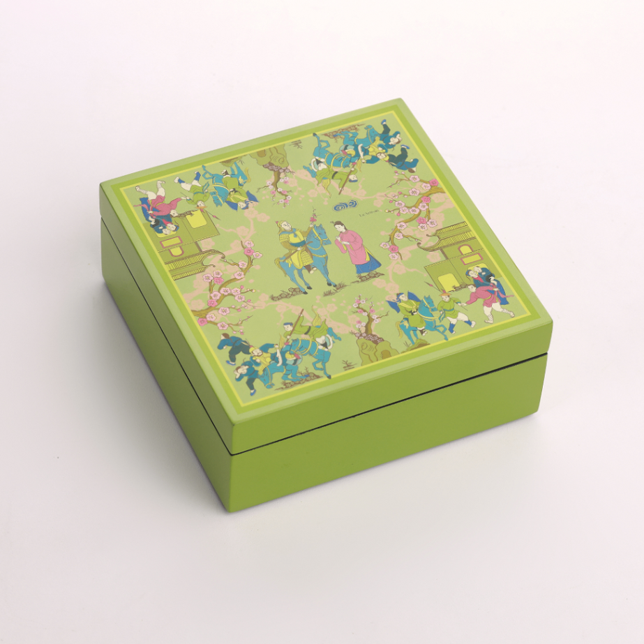 Hộp sơn mài tình sử Ngọc Hân - Nguyễn Huệ (15x15x6cm)