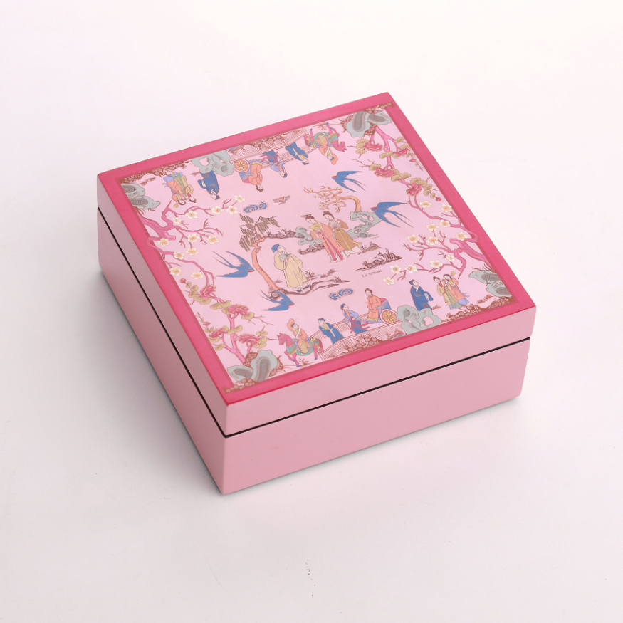 Hộp sơn mài hương sắc truyện Kiều (15x15x6cm)