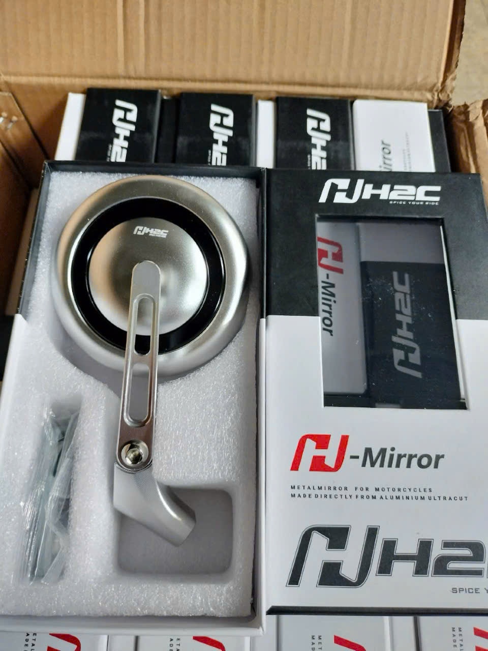 Kính Tròn H2C E2 Nhôm CNC Mặt Kính Trắng Cán Ngắn Gọn Chân Dài