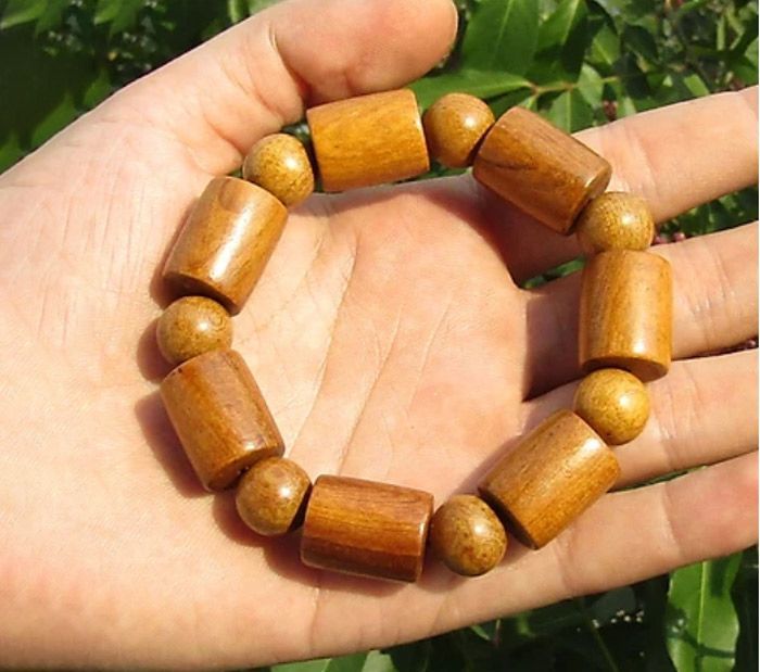Vòng hạt làm từ gỗ Bách Xanh Vong hat lam tu go bach xanh