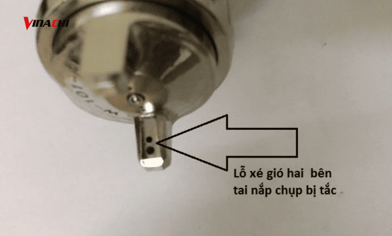 Lỗ xé gió hai bên tai bị tắc