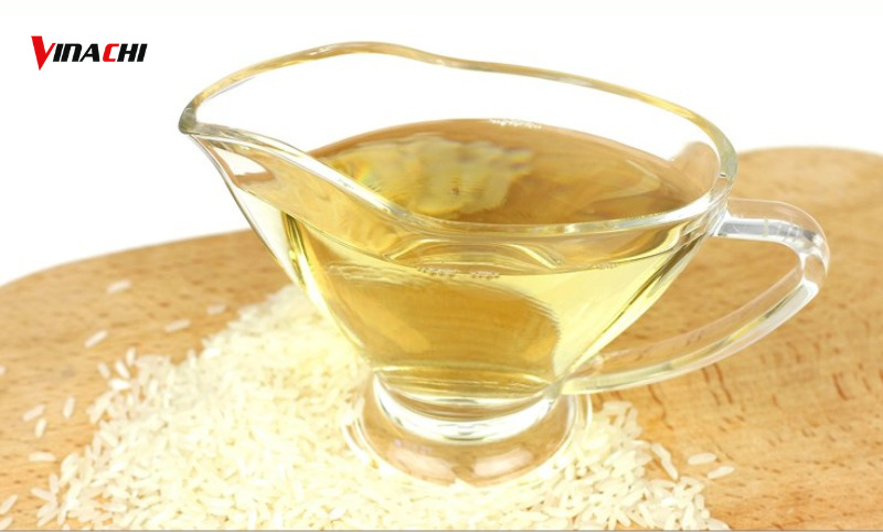 Sử dụng giấm ăn để tẩy sơn PU trên gỗ