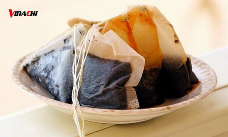 Sử dụng bã trà để làm hết mùi sơn gỗ