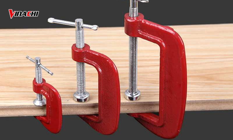 Giữ chặt vật là một trong những công dụng của cảo chữ C