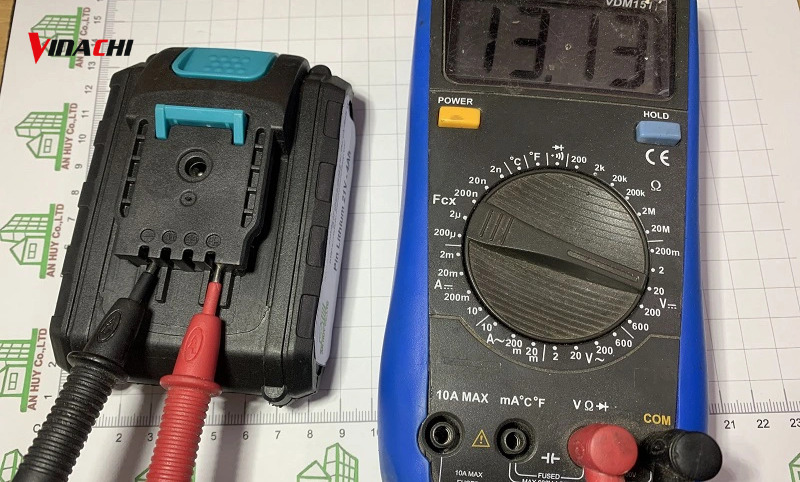 Pin máy khoan sạc không vào điện