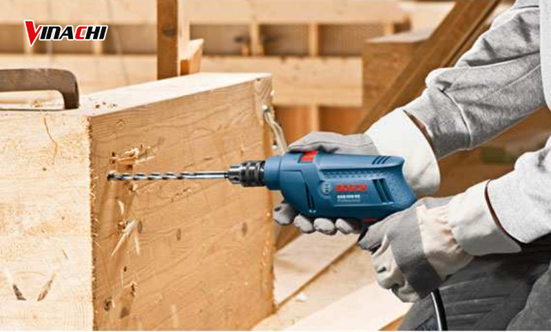 Dùng máy khoan không đúng mục đích