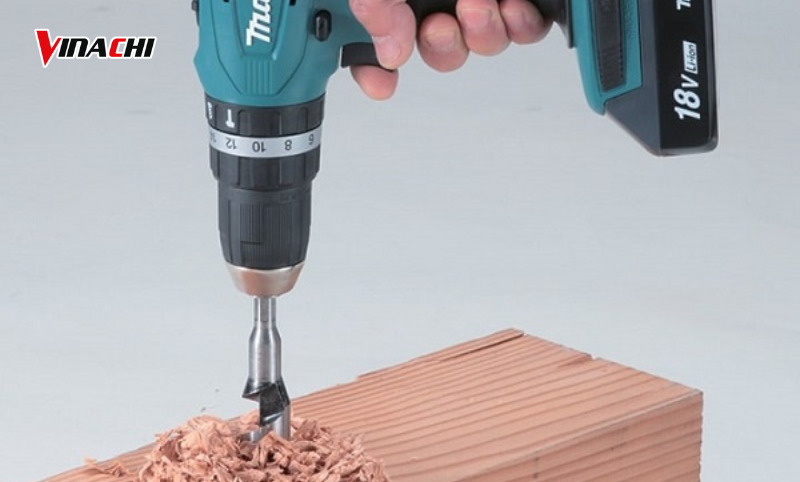 Có nên dùng máy khoan pin Trung Quốc không?