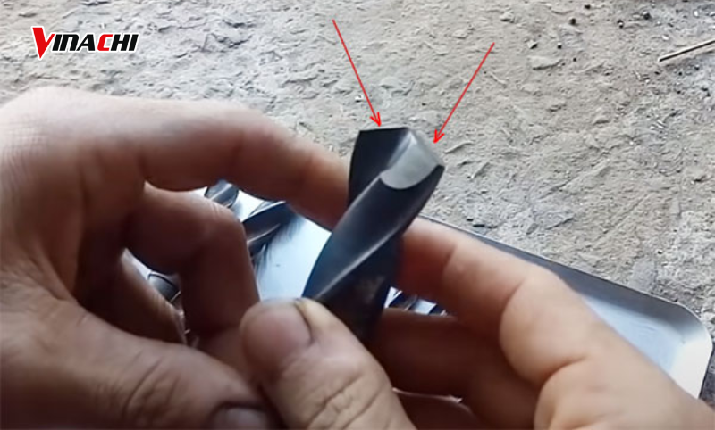 Xác định hai mặt lưỡi cần mài