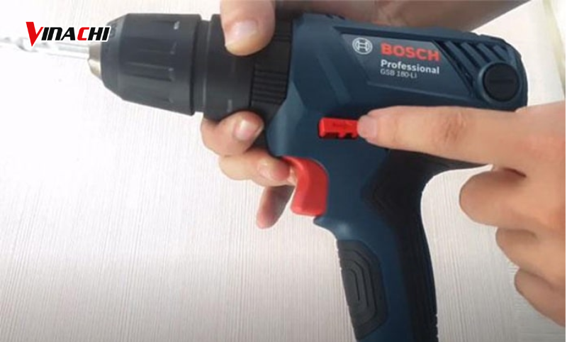 Gạt công tắc đảo chiều