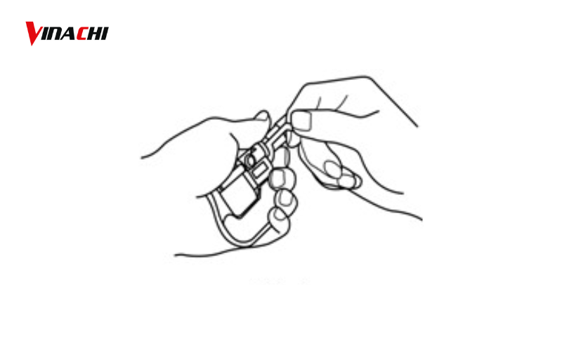 Căn chỉnh để đường chỉ thị trên trục chính trùng hợp với vạch ZERO trên thân đo phụ