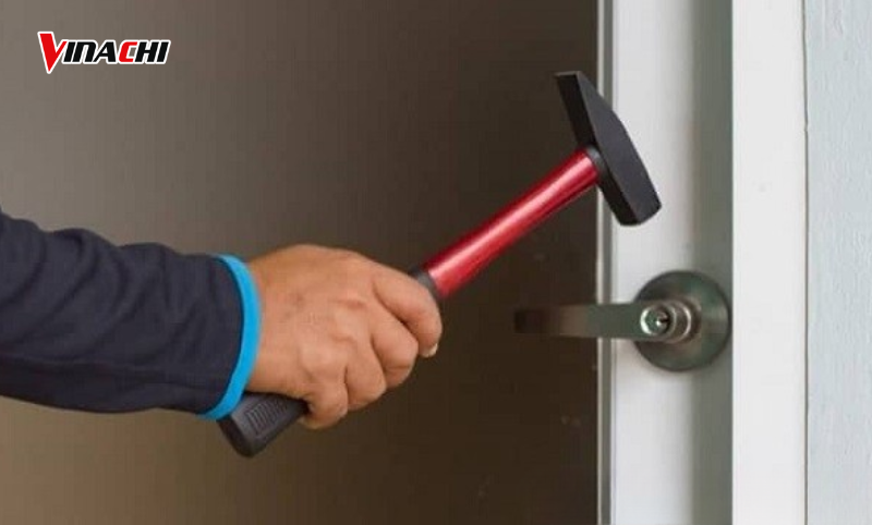 Phá khoá bằng búa