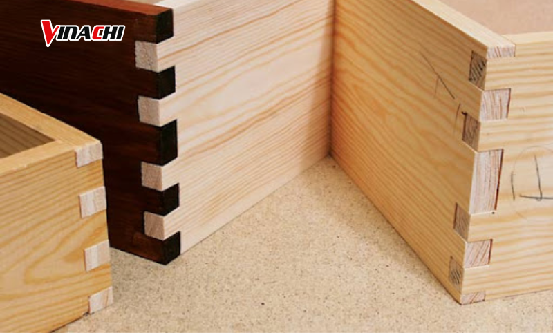 Chuẩn bị bề mặt mộng cửa không còn bụi, dầu mỡ trước khi dán