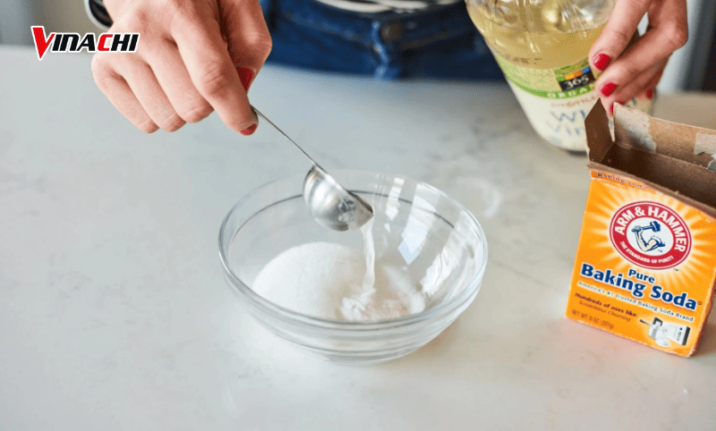 Sử dụng baking soda, giấm, muối để thông tắc chậu rửa bát