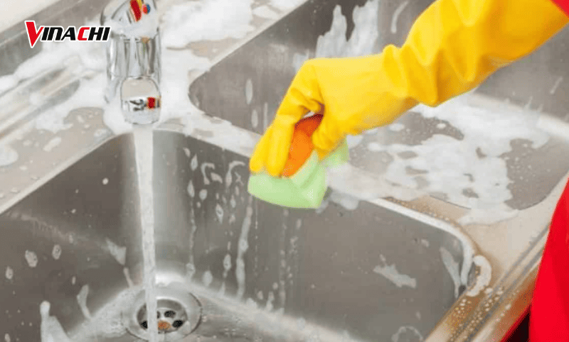 Thường xuyên vệ sinh chậu rửa