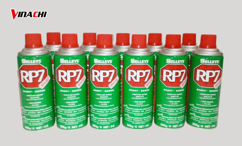 Sử dụng dung dịch xịt chống rỉ RP7 để khắc phục cửa bị kẹt khoá