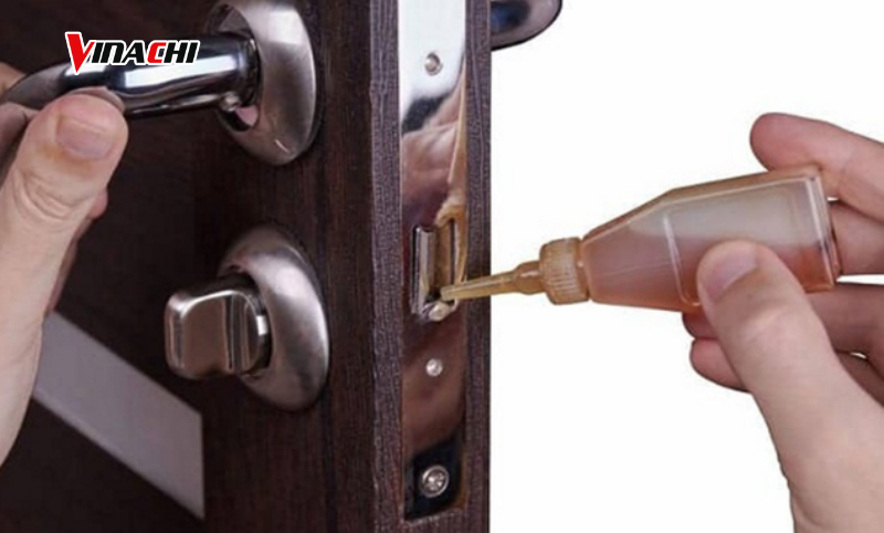 Thường xuyên vệ sinh và tra dầu bôi trơn