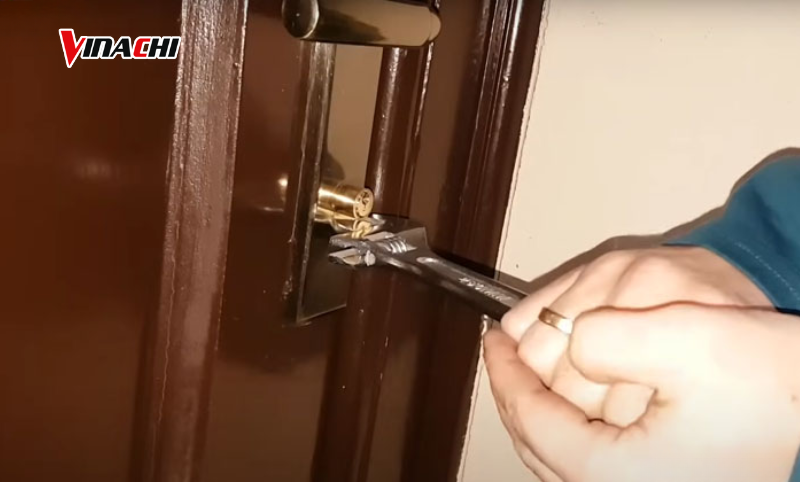 Một số điểm cần lưu ý khi sửa khoá cửa tay gạt