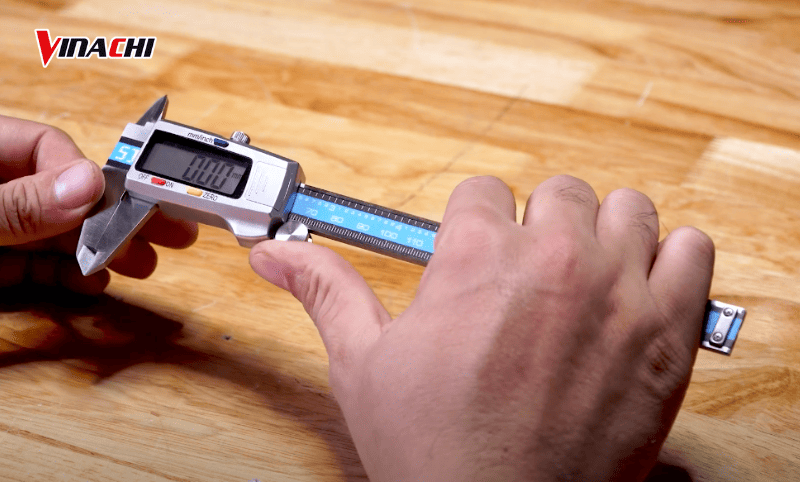 Khi nào cần thay pin thước kẹp điện tử?