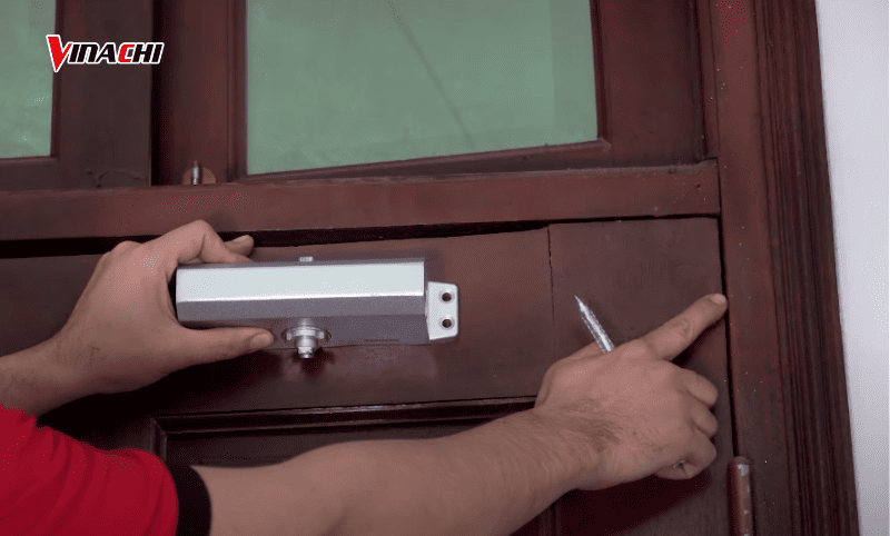 Xác định vị trí lắp đặt tay co thuỷ lực