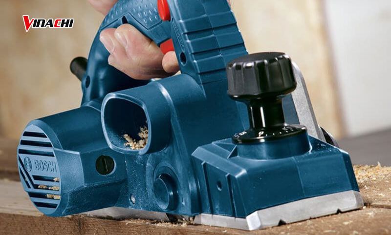 Máy bào gỗ cầm tay bị rò rỉ điện