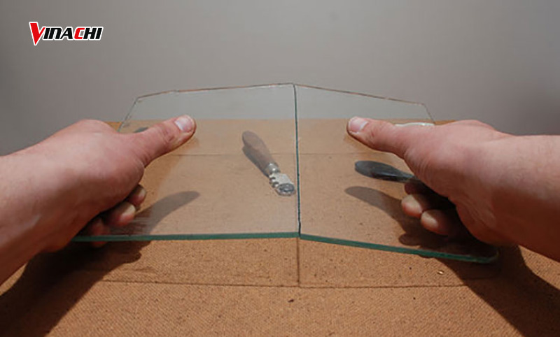 hướng dẫn dùng dao cắt kính​