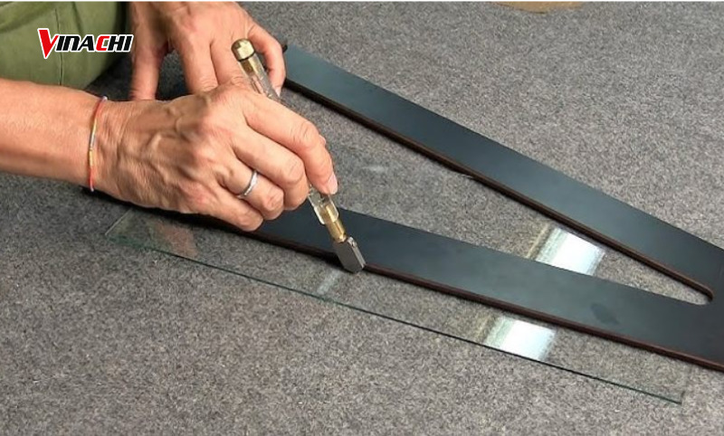 hướng dẫn dùng dao cắt kính​