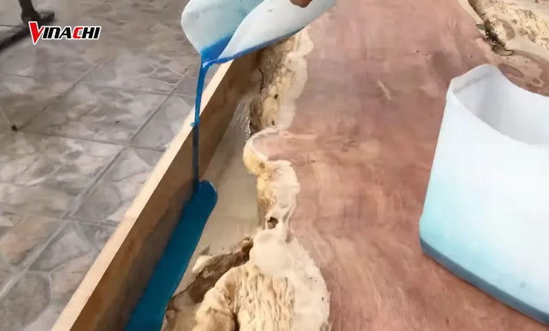 Đổ keo epoxy