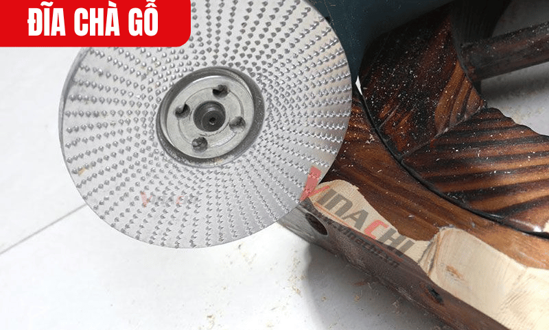 Đĩa chà có thiết kế phù hợp để lắp trên các loại máy mài góc phổ thông