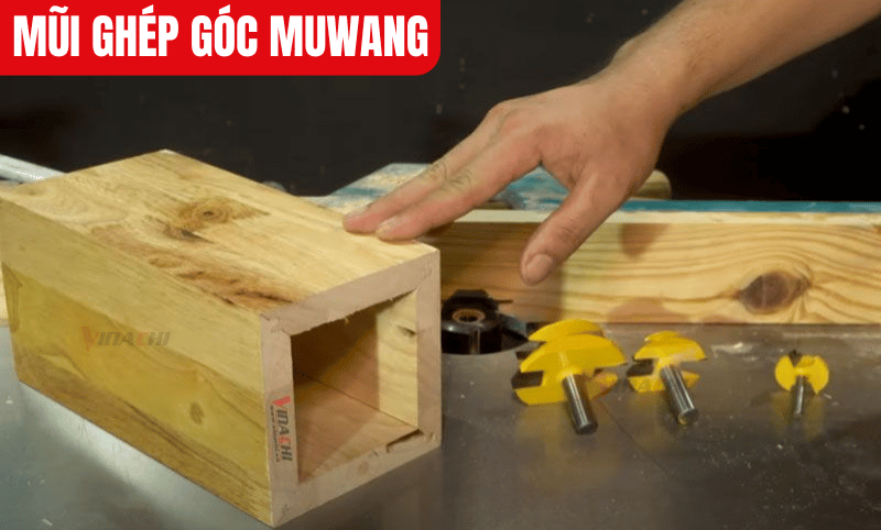 Bạn chỉ cần dùng 1 mũi soi một cạnh nằm và một cạnh đứng là ghép được góc