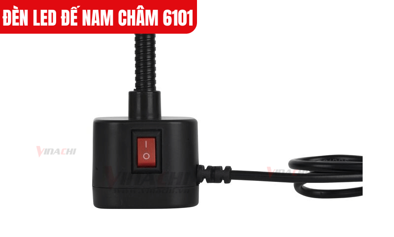 Công tắc bật tắt tích hợp trên đế đèn, giúp người dùng dễ dàng điều khiển bật tắt đèn