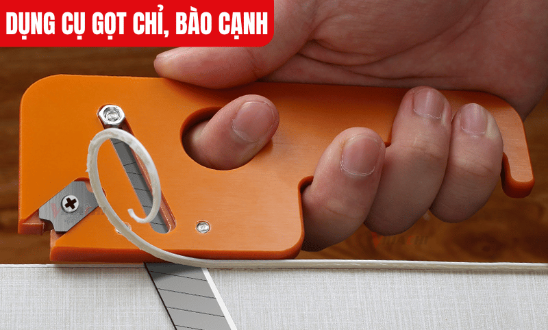 Thân bằng nhựa phíp có thiết kế vừa tay cầm, giúp người dùng thao tác dễ dàng và thoải mái