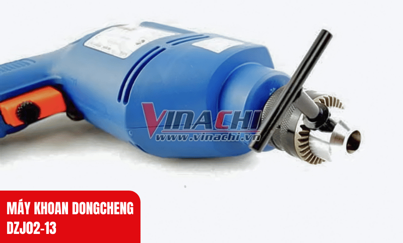 Máy khoan Dongcheng DZJ02-13 được trang bị chổi than đảm bảo độ bền và hiệu suất ổn định