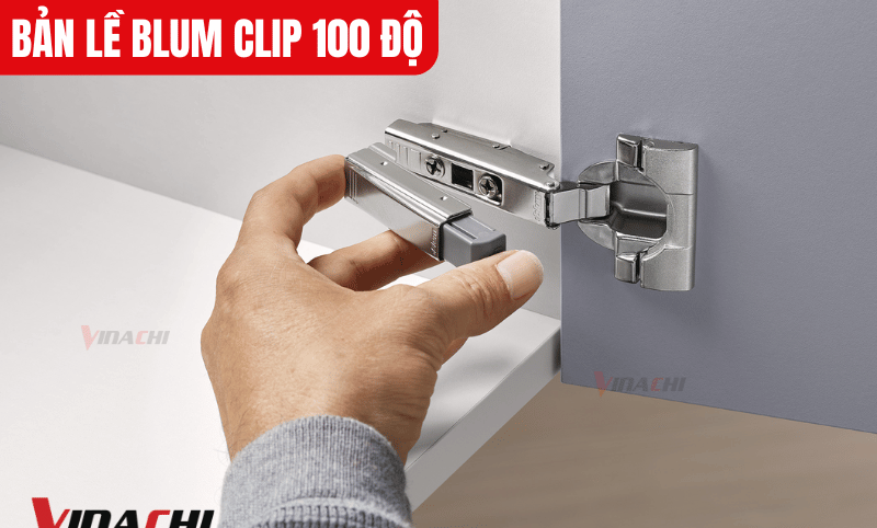 Cửa tủ đóng không khít, có khe hở do chưa điều chỉnh đúng vít căn chỉnh bản lề hoặc bản lề bị cong