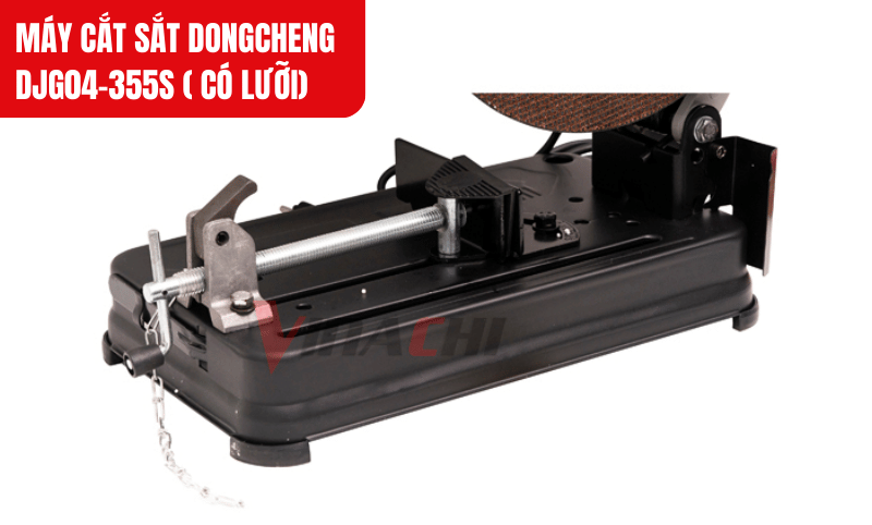 Chân đế chắc chắn giúp máy cố định tốt, đảm bảo an toàn khi vận hành
