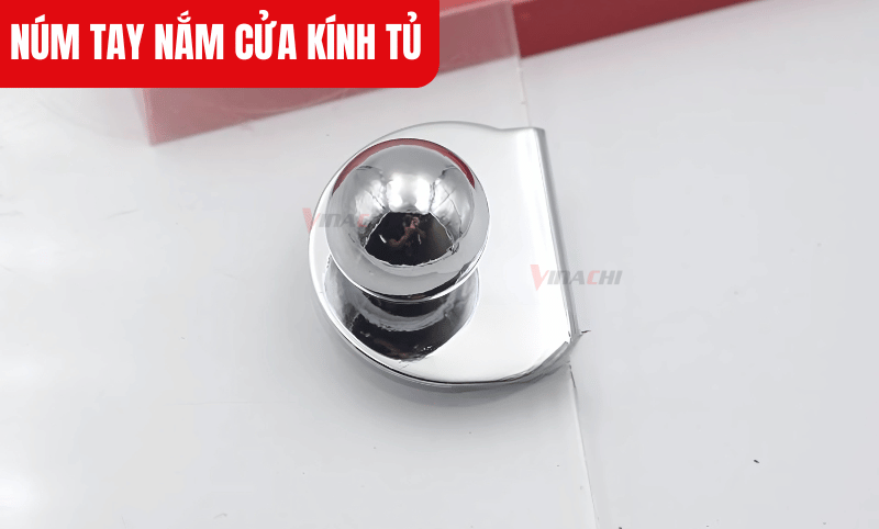 Kiểu dáng núm tròn nhỏ gọn với đường kính 25mm tạo sự hài hòa, hiện đại cho các loại tủ kính