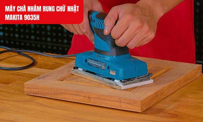 Tốc độ hoạt động ổn định 11000 vòng/phút, đảm bảo quá trình chà nhám đều và mịn trên mọi bề mặt gỗ