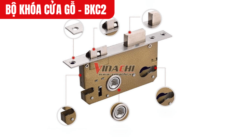 Khóa không khớp với cửa lắp vào bị lệch hoặc không đóng được thường là chưa đo đúng kích thước hoặc cánh cửa bị cong