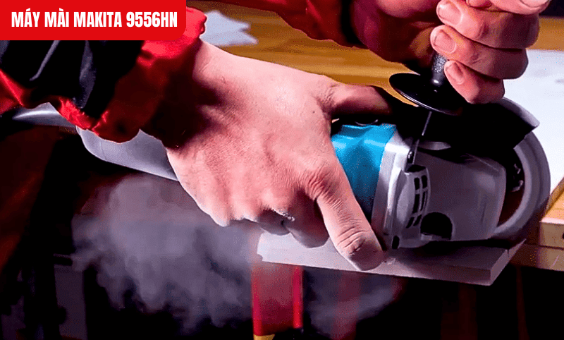 Nắp bảo vệ đi kèm, tăng cường an toàn khi xử lý vật liệu cứng