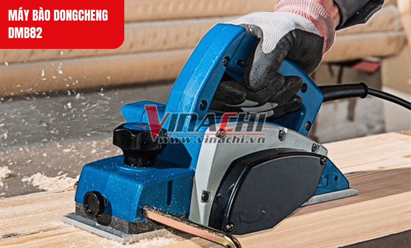 Máy bào gỗ DongCheng DMB82 – Công suất 500W mạnh mẽ, đáp ứng nhu cầu bào phẳng bề mặt gỗ nhanh chóng