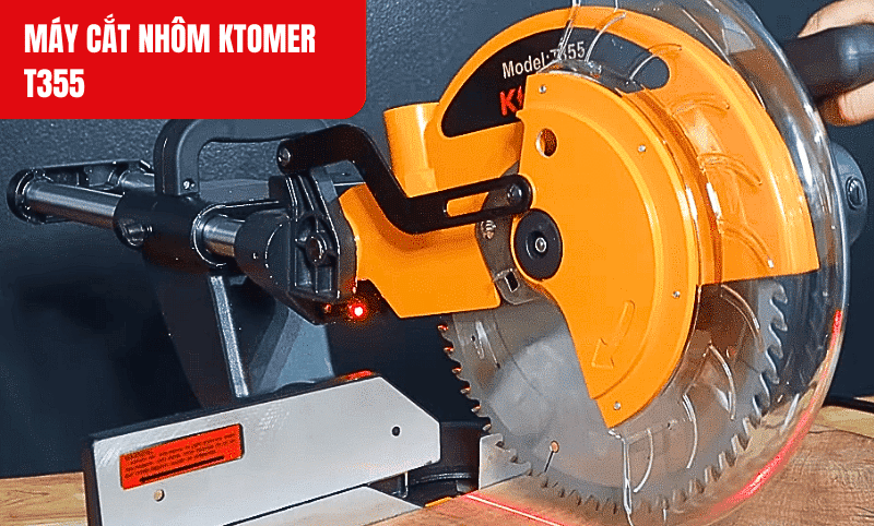 Máy có có nắp đậy lưỡi cưa an toàn khi làm việc