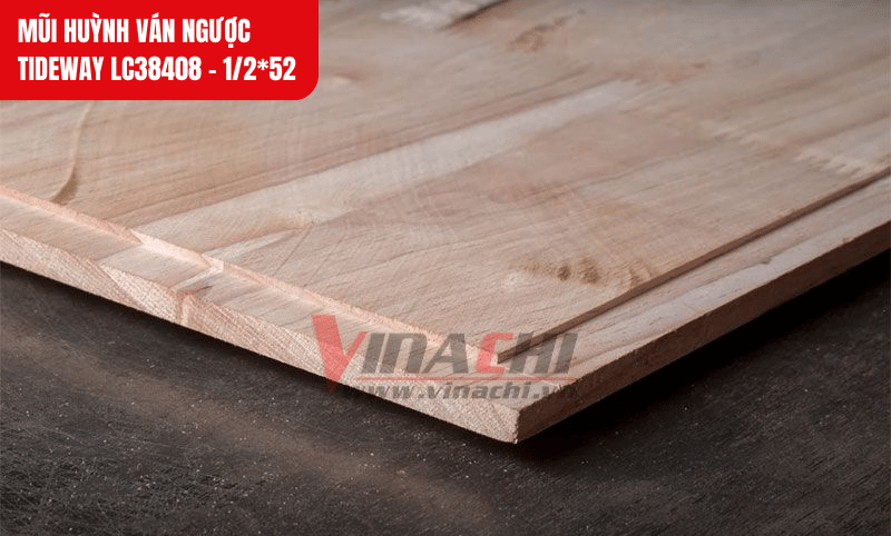 Mũi cắt hai cánh đối xứng, giúp giữ đường phay cân bằng, không làm vỡ cạnh gỗ