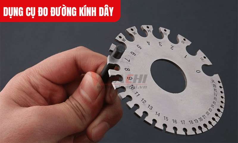 Kiểm tra hình dạng vật đo, đảm bảo nó tròn đều, nếu không, dùng thước cặp để đo chính xác hơn