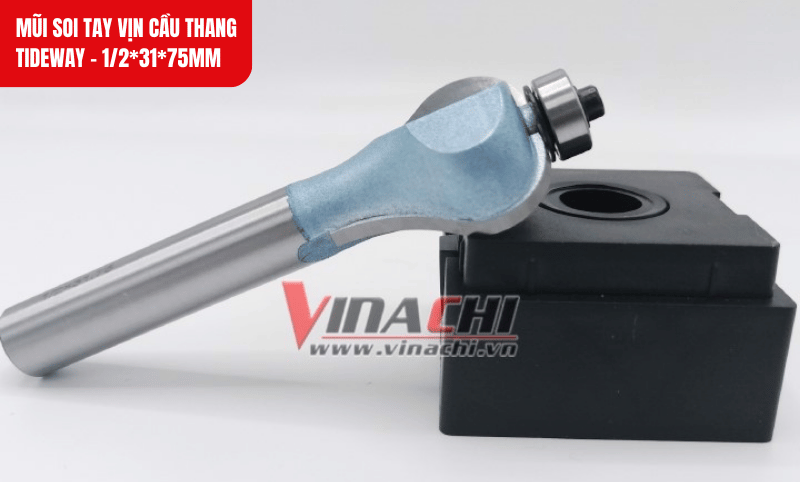 Thiết kế lưỡi cắt hình cung giúp định hình mặt tay vịn mượt mà, phù hợp với nhiều kiểu dáng tay vịn truyền thống