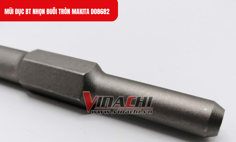 Đưa mũi D-08682 vào đầu máy đục, đảm bảo phần đuôi tròn được gắn chặt và đúng vị trí
