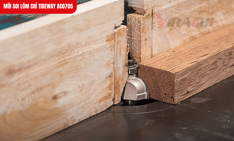 Thân thép chịu lực cho phép mũi soi hoạt động ổn định ngay cả với các loại gỗ cứng