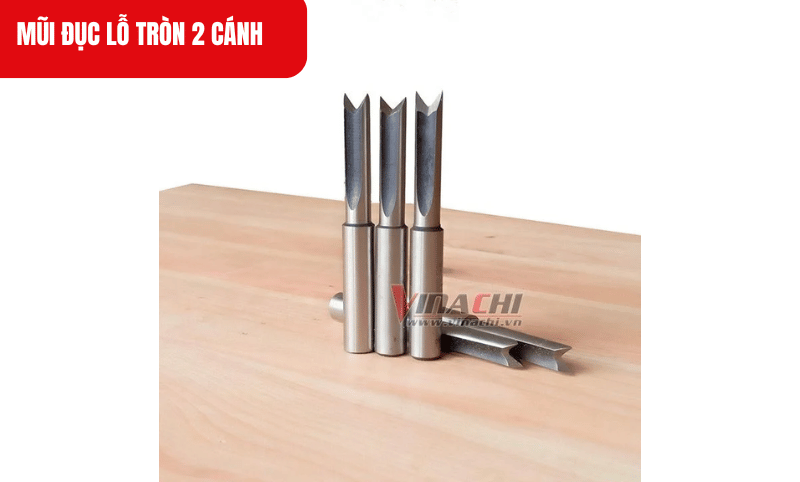 Mũi đục lỗ tròn 2 cánh được lắp vào máy khoan cầm tay hoặc máy khoan bàn có chức năng điều chỉnh tốc độ