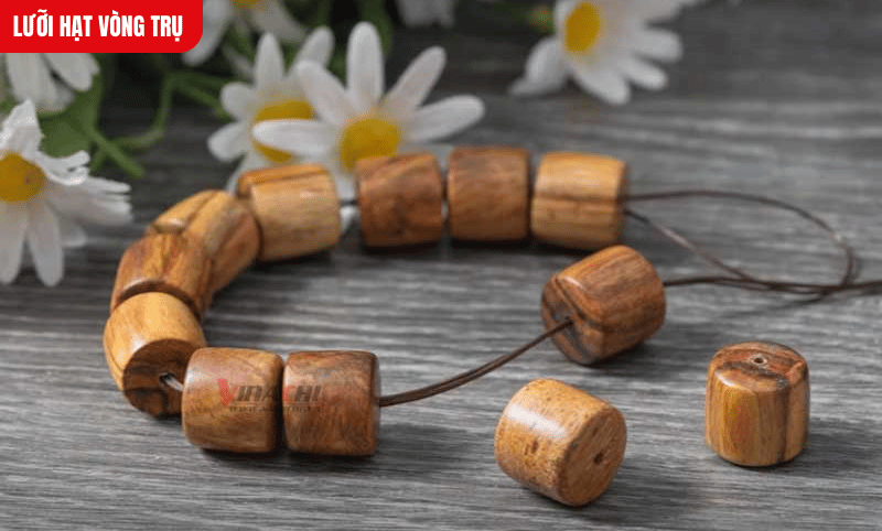 Lưỡi tạo hạt vòng trụ và lỗ luồn dây chỉ trong một thao tác, giúp tiết kiệm thời gian và nâng cao hiệu suất sản xuất