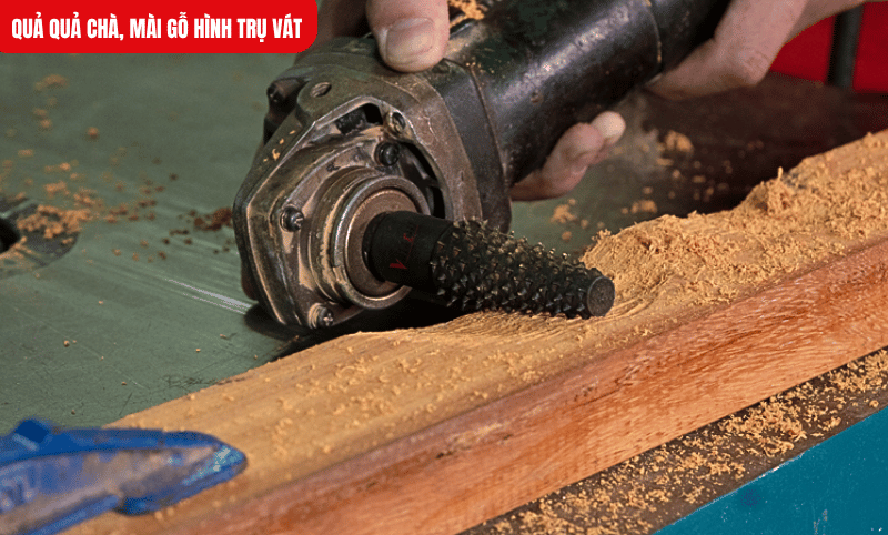 Chất liệu thép cao cấp mang lại độ bền cao, giảm hao mòn khi làm việc với gỗ cứng